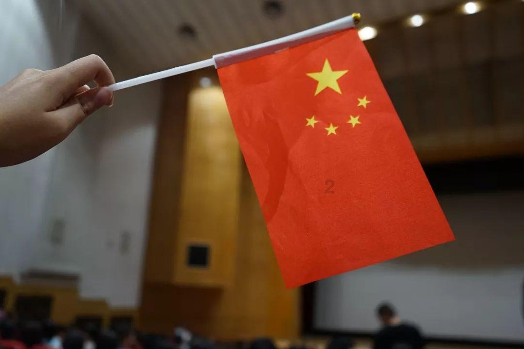 逃离昏暗的废弃城